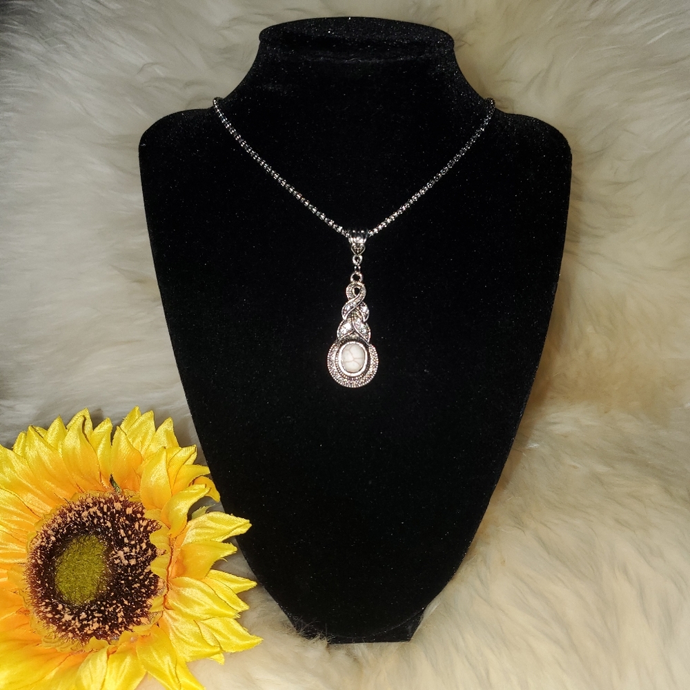 Silver chain w/ Marcasite pendant
